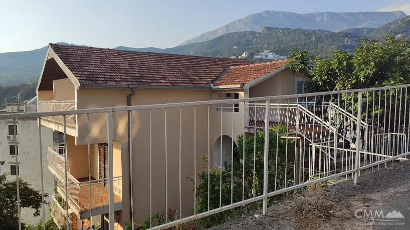 Spacious 85m2 apartment with 3 bedrooms and sea view in Herceg Novi