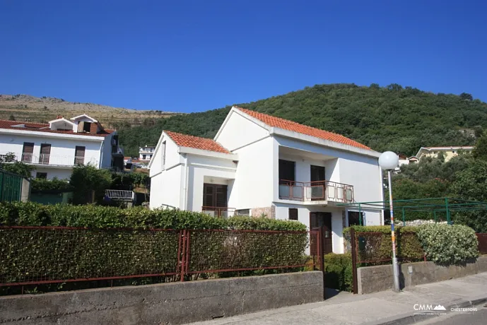 Petrovac House Near The Coast