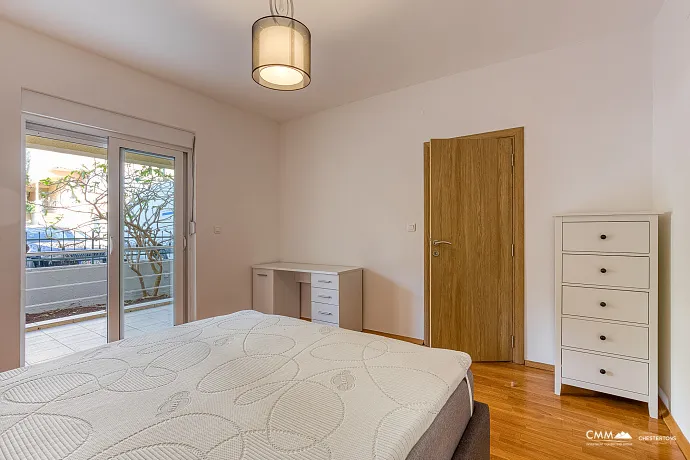 FOR SALE: SPACIOUS, FULLY FURNISHED APARTMENT IN BUDVA WITH GARAGE AND TESLA CHARGER