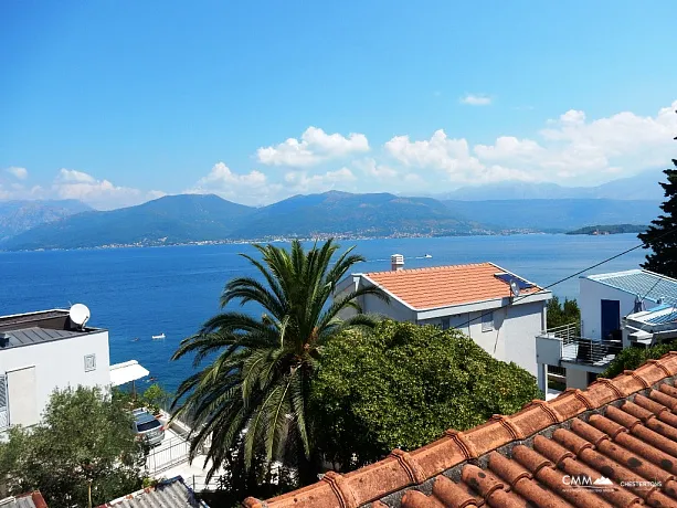 House with sea views in Krasici