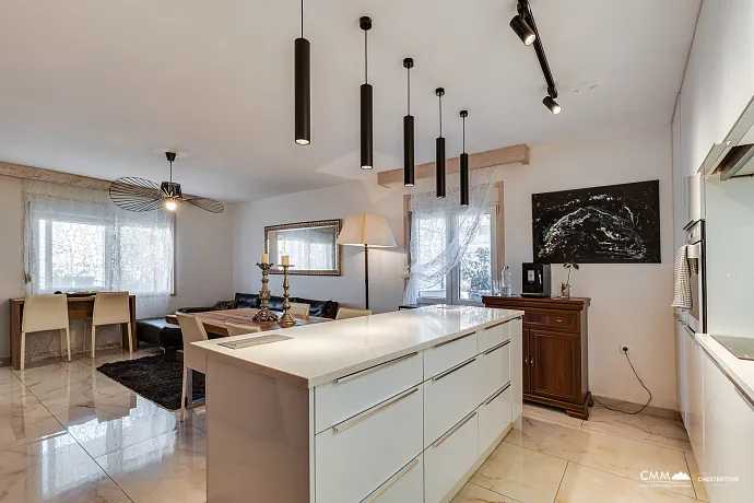 Two-storey spacious house in Sutomore