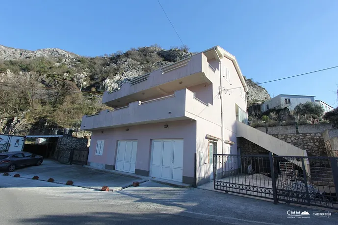 House with 7 bedrooms and a view of the Bay of Kotor in Skaljari