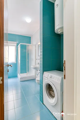 Apartment with Sea View, Bijela