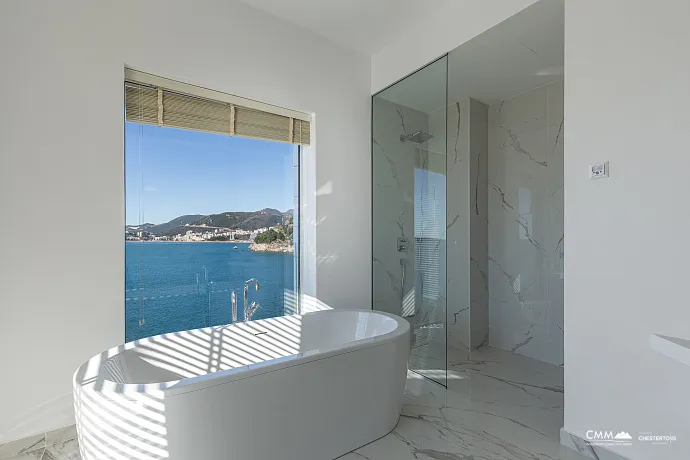 Luxurious villas in the PURE MANSIONS complex