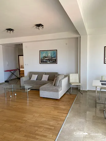 Spacious 107 sqm apartment with a terrace and sea view in the heart of Budva