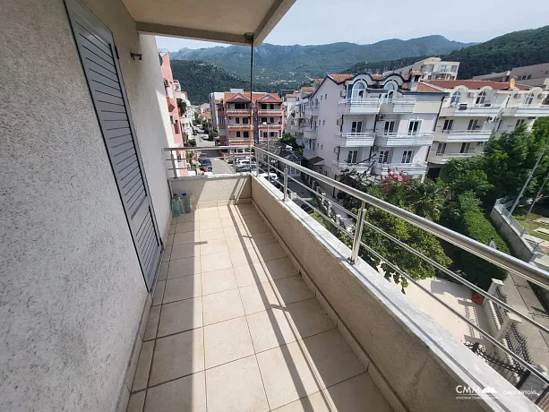 Two-bedroom apartment in an attractive location in Budva