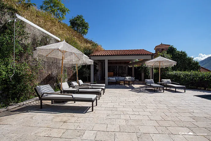 Luxury Villa with Panoramic Sea View – Elegance and Comfort Combined