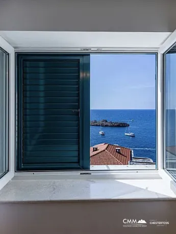 Spacious duplex apartment with sea view in Sveti Stefan