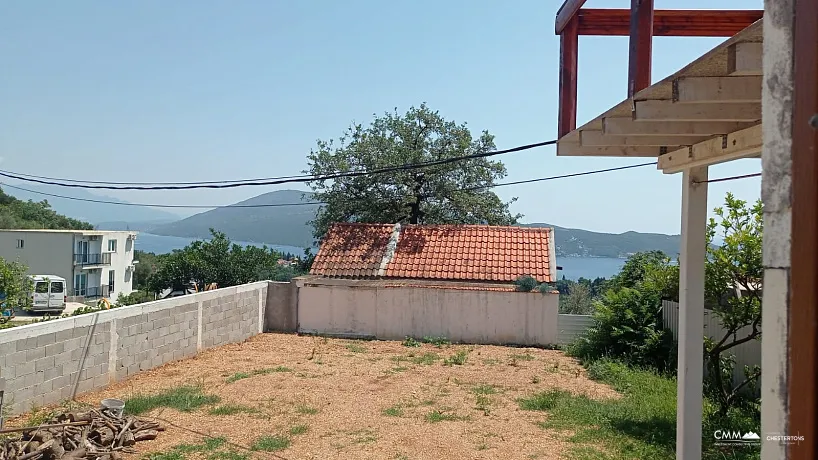 Two-unit home with stunning views of the Adriatic Sea