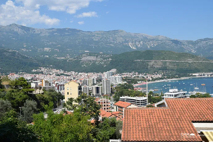 Spacious 3-Bedroom Apartment with Stunning Sea Views