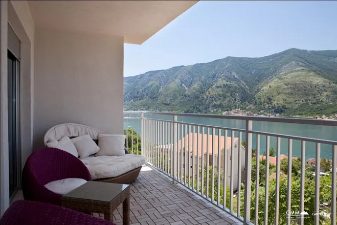 Apartments in six apartment house in Kotor