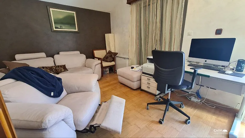 House in a quiet area of ​​Budva overlooking the sea.