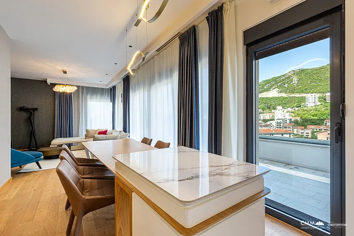 Penthouse in new building in Becici near the sea