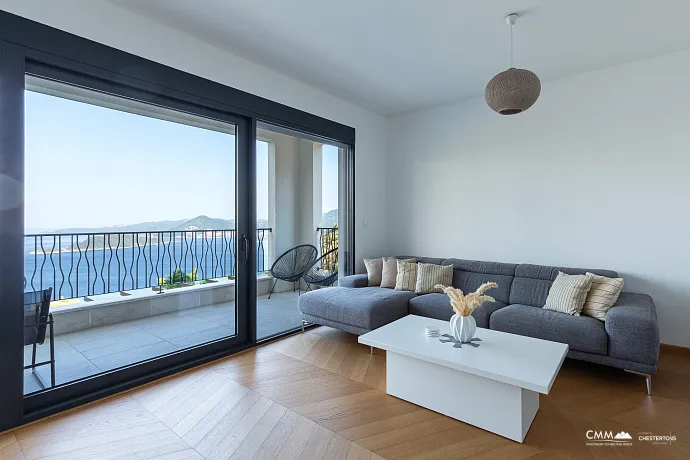 Three-bedroom apartment in a complex with a pool, Blizikuće