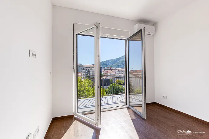 Sunny one-bedroom apartment of 42 m² in Budva, close to the sea.