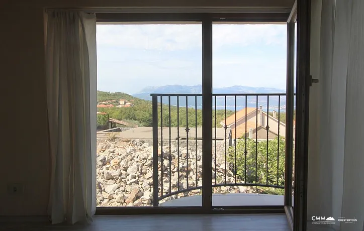 House in a complex with pool and sea view