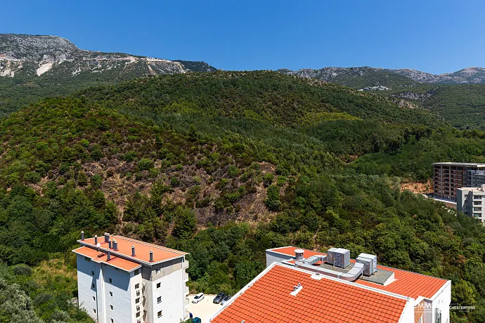 Luxury Penthouse in 5★ Resort with Rooftop Jacuzzi & Sunrise Views