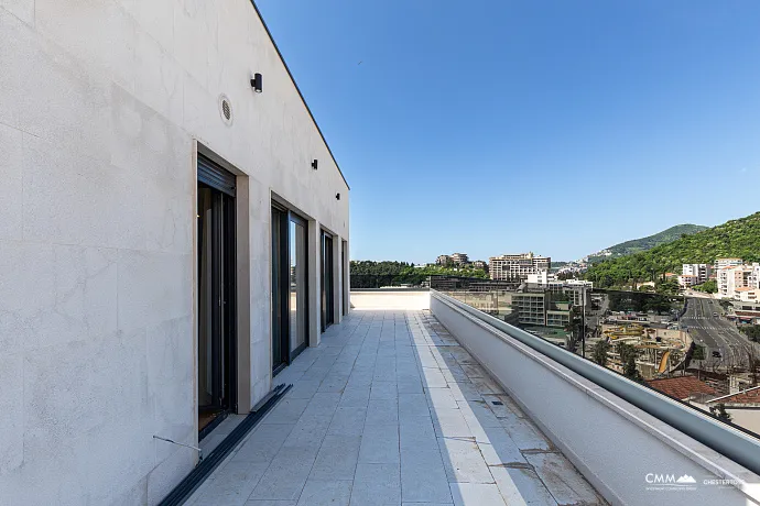 Penthouse in new building in Becici near the sea