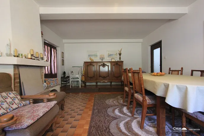 A spacious house with a large yard in Zelenika