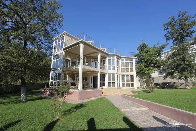 Villa with pool in Sutomore