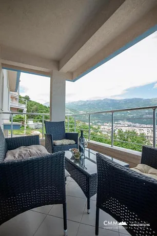 Spacious one-bedroom apartment in Budva with sea view