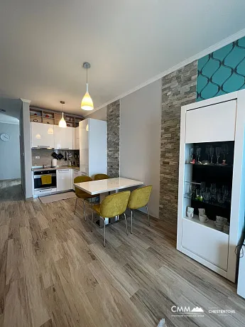 Stylish 2-Bedroom Apartment Just Steps from the Sea
