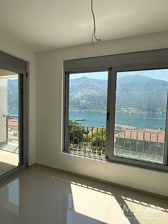 Two-bedroom apartment in Dobrota, 74 m²