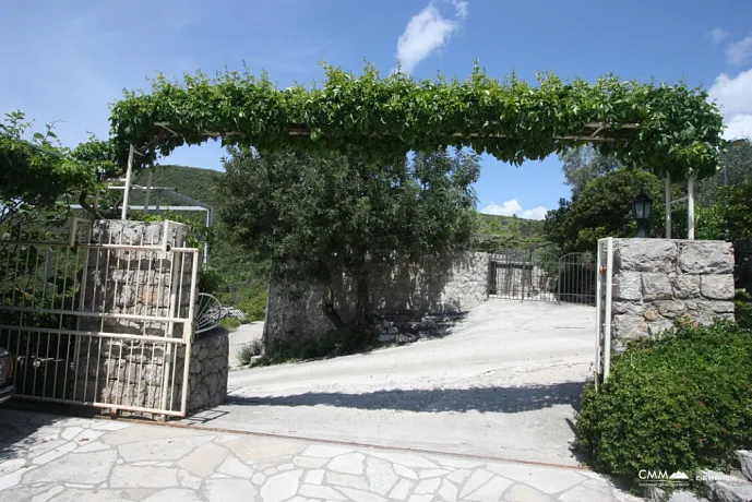 Three-storey house with pool in Lustica