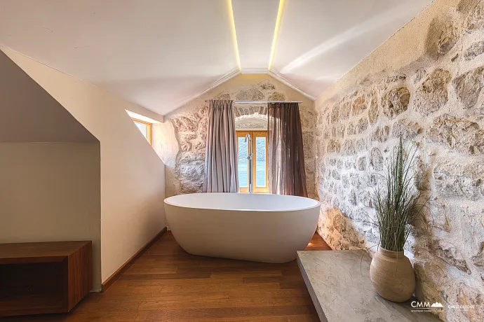 Luxury Villa with Panoramic Sea View – Elegance and Comfort Combined