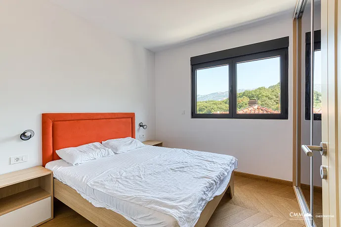 Three-bedroom apartment in a complex with a pool, Blizikuće