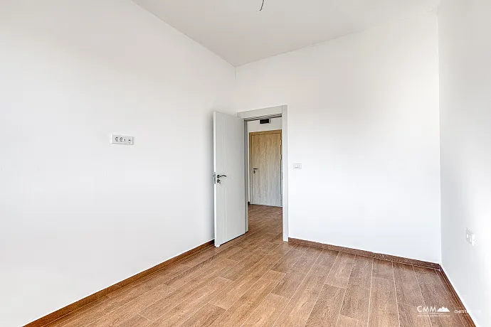 Sunny one-bedroom apartment of 42 m² in Budva, close to the sea.
