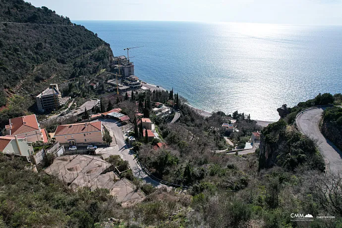 Plot 1580 m2 with project of apart hotel in Rezevici