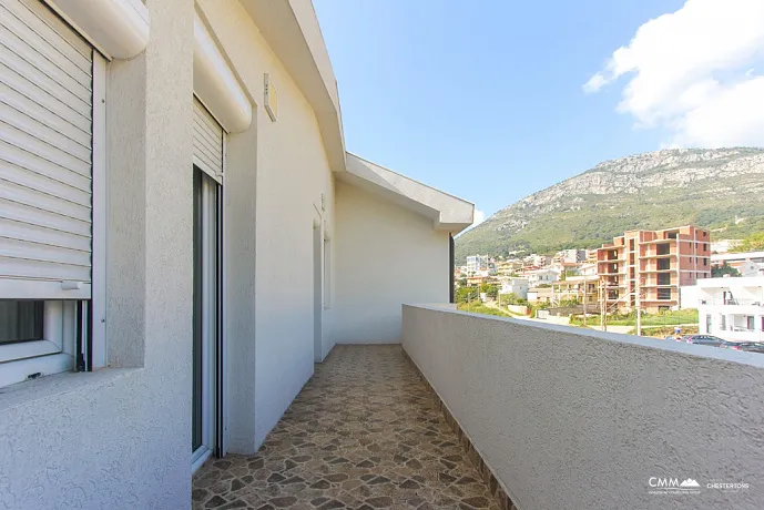 Spacious house 553m2 in the picturesque Susanj area, Bar city