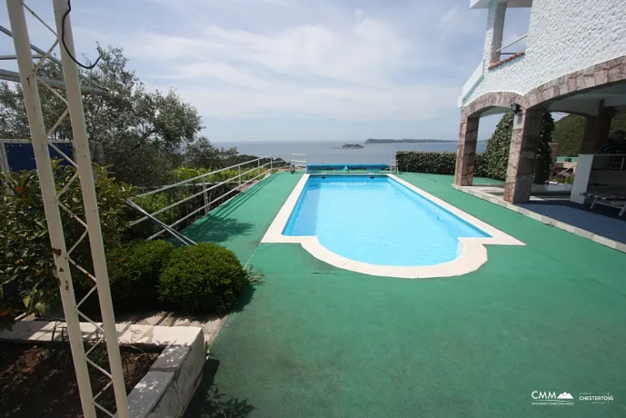 Three-storey house with pool in Lustica