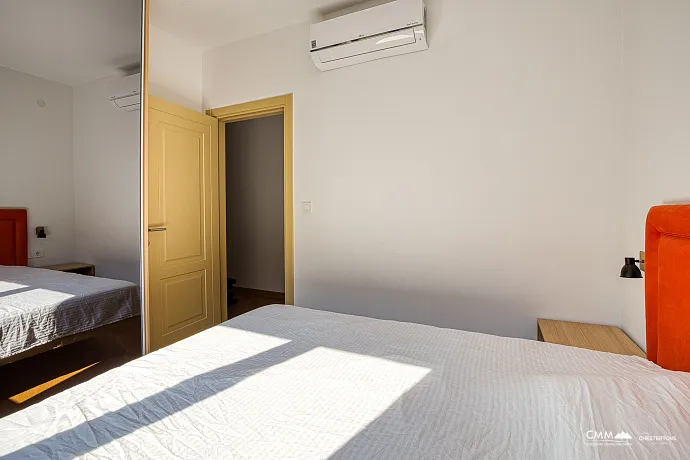 Three-bedroom apartment in a complex with a pool, Blizikuće