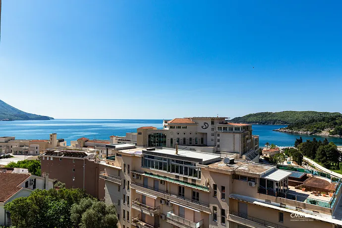 Penthouse in new building in Becici near the sea
