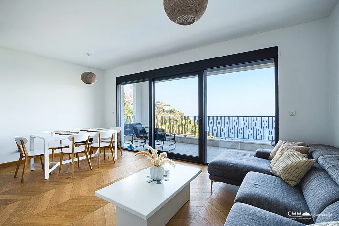 Three-bedroom apartment in a complex with a pool, Blizikuće