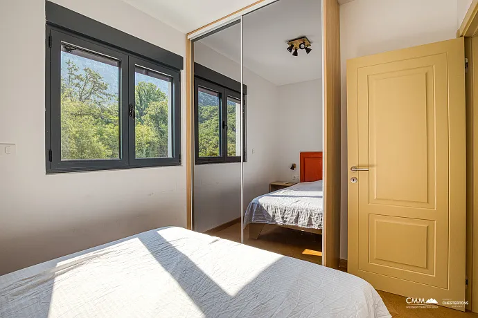 Three-bedroom apartment in a complex with a pool, Blizikuće