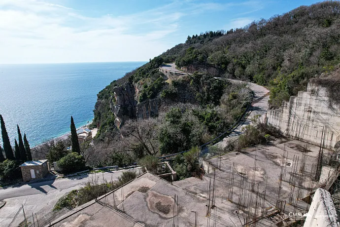 Plot 1580 m2 with project of apart hotel in Rezevici