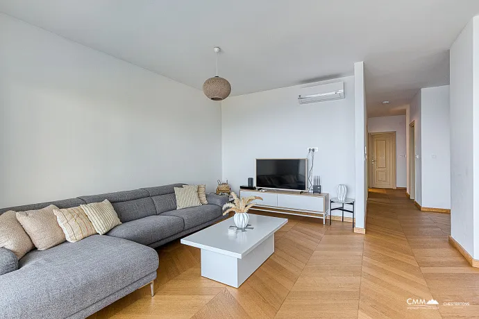 Three-bedroom apartment in a complex with a pool, Blizikuće