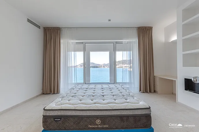 Luxurious villas in the PURE MANSIONS complex