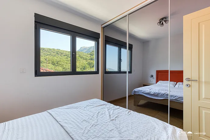 Three-bedroom apartment in a complex with a pool, Blizikuće