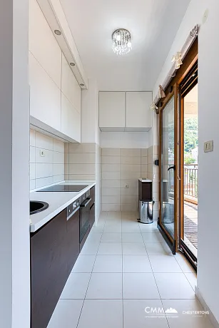 Modern Apartment with Three Bedrooms and Terrace