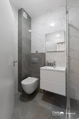 Sunny one-bedroom apartment of 42 m² in Budva, close to the sea.