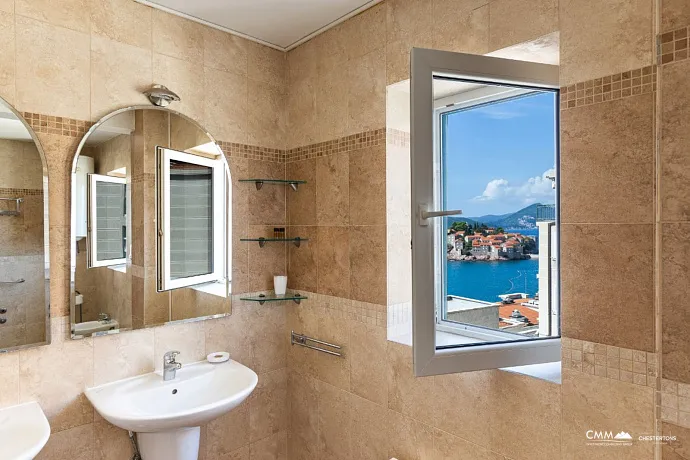 Spacious duplex apartment with sea view in Sveti Stefan