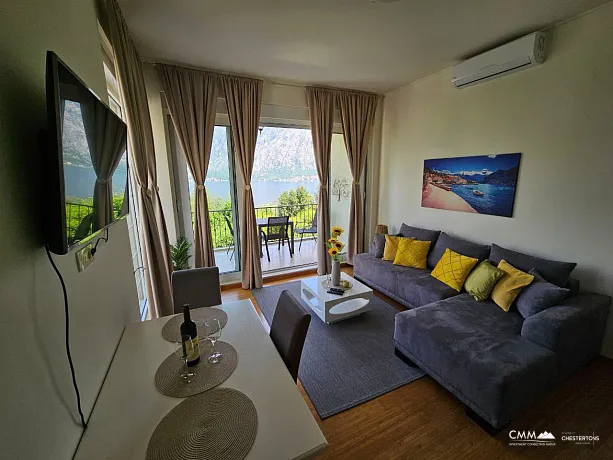 Spacious 1-Bedroom Apartment in Prcanj