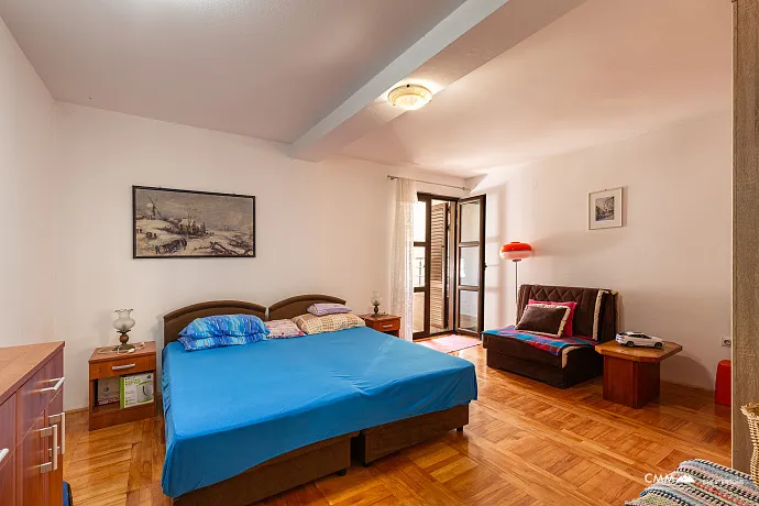 A townhouse wiht mountine view in Budva