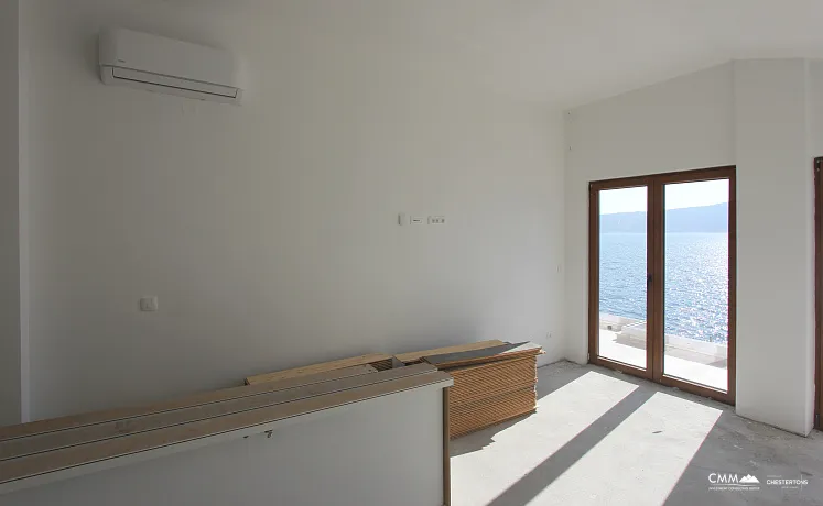 Luxury apartments on the first line of the sea in Opatovo