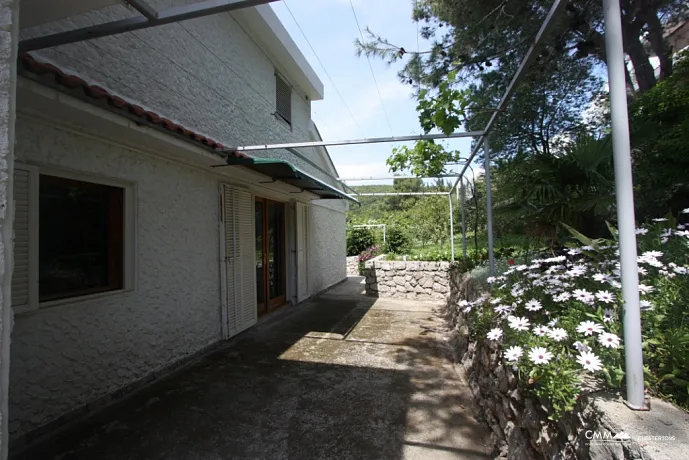 Three-storey house with pool in Lustica