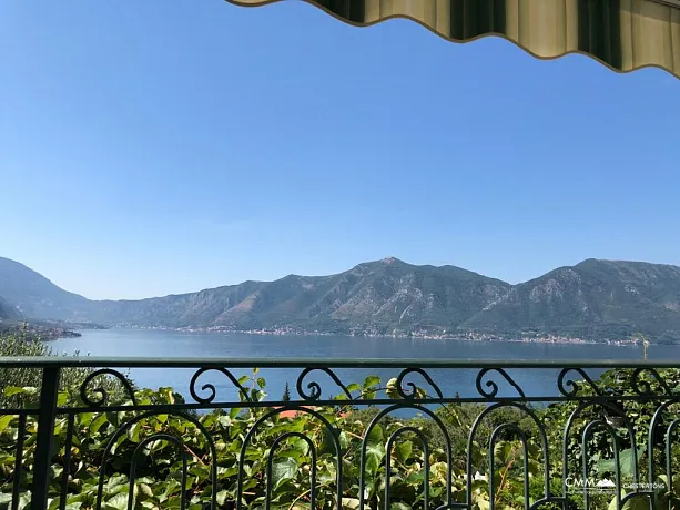 For sale apartment in Orahovac with a panoramic sea view